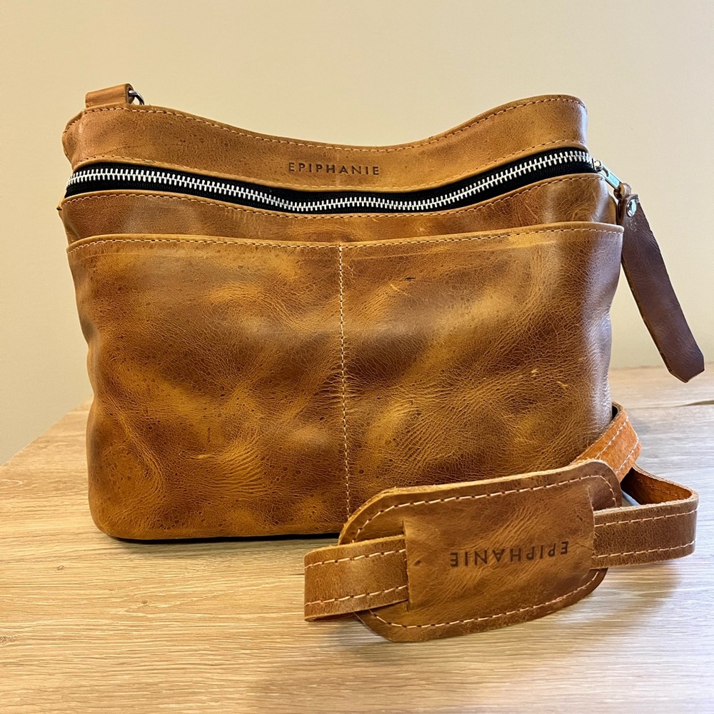 Epiphanie Leather Cortina Camera Bag